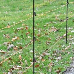 10x VOSS.farming Fiberglaspfähle, Schwarz, 110cm, 4x Isolator + Spezialtritt -Optimal Ranchzaun Geschäft 27518.10 VOSS.farming Fiberglaspfaehle mit oranger Litze Haustierzaun Hundezaun