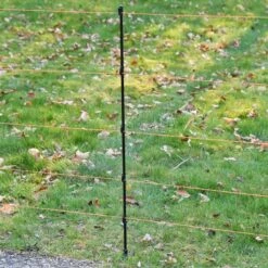 10x VOSS.farming Fiberglaspfähle, Schwarz, 110cm, 4x Isolator + Spezialtritt -Optimal Ranchzaun Geschäft 27518.10 VOSS.farming Fiberglaspfaehle mit oranger Litze extra leicht