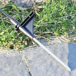 10x VOSS.farming Fiberglaspfähle, Schwarz, 110cm, 4x Isolator + Spezialtritt -Optimal Ranchzaun Geschäft 27518.10 VOSS.farming Fiberglaspfaehle mit robusten Fusstritt und Metallspitze