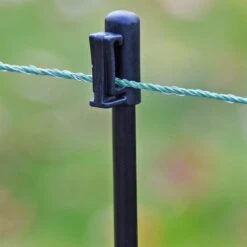 10x VOSS.farming Fiberglaspfähle, Schwarz, 110cm, 4x Isolator + Spezialtritt -Optimal Ranchzaun Geschäft 27518.10 VOSS.farming Fiberglaspfahl Kopfisolator mit gruener Elektrozaunlitze Haustierzaun