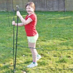 25m VOSS.farming BASIC Hühnerzaun, Hundezaun Mit Durchgang, 125cm, 7 Pfähle, 2 Spitzen, Ohne Strom -Optimal Ranchzaun Geschäft 27766 voss.farming basic huehnernetz gefluegelnetz tuer schliessen 125cm ohne strom