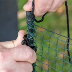 VOSS.farming Classic 25m, Begrenzungszaun, Schutznetz, 90cm, 15 Pfähle, 1 Spitze, Grün, Ohne Strom 40 VOSS.farming Classic 25m, Begrenzungszaun, Schutznetz, 90cm, 15 Pfähle, 1 Spitze, Grün, Ohne Strom -Optimal Ranchzaun Geschäft 27817 voss farming classic begrenzungszaun schutznetz 90cm 25m einfaches aufbauen