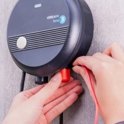 VOSS.pet Fenci M05 - 230V Elektrozaungerät - Hunde-, Katzen- Und Kleintierzaun -Optimal Ranchzaun Geschäft 41210 VOSS.PET Fenci M05 einfacher Zaunanschluss Hundezaun