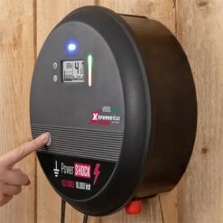VOSS.farming "Xtreme X110" - Profi-Weidezaungerät 12V-230V, Ultra Stark, 11 Joule -Optimal Ranchzaun Geschäft 41510 voss farming 230v 12v duo elektrozaungeraet ein auschalter x110