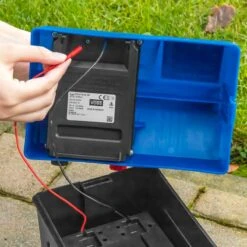 VOSS.farming "Extra Power 9V" - 9V Weidezaungerät Batteriegerät 17 VOSS.farming "Extra Power 9V" - 9V Weidezaungerät Batteriegerät -Optimal Ranchzaun Geschäft 42011 voss farming 9v extra power batteriegeraet batterie anschliessen 1