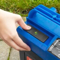 VOSS.farming "Extra Power 9V" - 9V Weidezaungerät Batteriegerät 19 VOSS.farming "Extra Power 9V" - 9V Weidezaungerät Batteriegerät -Optimal Ranchzaun Geschäft 42011 voss farming 9v extra power led anzeige an ausschalter 1