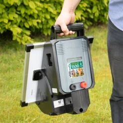 VOSS.farming Solar Weidezaungerät "Apollo 1500" - Komplettset 16 VOSS.farming Solar Weidezaungerät "Apollo 1500" - Komplettset -Optimal Ranchzaun Geschäft 42064 voss farming solar elektrozaungeraet apollo 1500 mobil einsetzbar