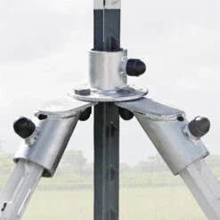 VOSS.farming Pferdezaun T-Pfosten-Set Für 400m, 3x Reihen Band, 182cm Mit 35W Solar-Weidezaungerät 22 VOSS.farming Pferdezaun T-Pfosten-Set Für 400m, 3x Reihen Band, 182cm Mit 35W Solar-Weidezaungerät -Optimal Ranchzaun Geschäft 42255 voss farming t pfosten eck set praxisbild