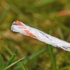 VOSS.farming Weidezaun-Litze BRAID-X 400m, 2 X 0,20 Niro + 1 X 0,25 Kupfer, Weiß/orange -Optimal Ranchzaun Geschäft 42475 VOSS.farming Profiline Elektrozaunlitze kreuzgepflochtene Litze BraidX