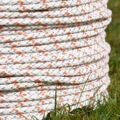 VOSS.farming Weidezaun-Seil BRAID-X 400 M, 6 X 0,20 Niro + 3 X 0,30 Kupfer, Weiß/orange 17 VOSS.farming Weidezaun-Seil BRAID-X 400 M, 6 X 0,20 Niro + 3 X 0,30 Kupfer, Weiß/orange -Optimal Ranchzaun Geschäft 42485 VOSS.farming Profiline Elektrozaunlitze gepflochtenes Weideseil BraidX