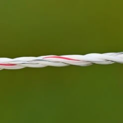 5x VOSS.farming Weidezaunlitze 400m, 3x 0,25 Kupfer + 3x 0,20 Niro, Inkl. 10x Verbinder & Warnschild 26 5x VOSS.farming Weidezaunlitze 400m, 3x 0,25 Kupfer + 3x 0,20 Niro, Inkl. 10x Verbinder & Warnschild -Optimal Ranchzaun Geschäft 42720 VOSS farming Weidelitze 400m weiss Praxisbild 1