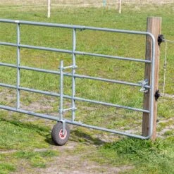2x VOSS.farming Abstandshalter Für Weidetor-Stützrad, Verzinkt 36 2x VOSS.farming Abstandshalter Für Weidetor-Stützrad, Verzinkt -Optimal Ranchzaun Geschäft 43887 voss farming abstandshalter stuetzrad metalltor praxisbild 12