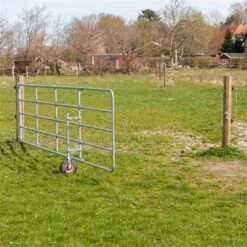 2x VOSS.farming Abstandshalter Für Weidetor-Stützrad, Verzinkt 31 2x VOSS.farming Abstandshalter Für Weidetor-Stützrad, Verzinkt -Optimal Ranchzaun Geschäft 43887 voss farming abstandshalter stuetzrad metalltor praxisbild 4