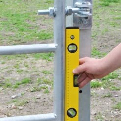 2x VOSS.farming Metall-Pfosten Für Weidetore, 200cm -Optimal Ranchzaun Geschäft 43900 9 VOSS.farming Torpfosten Metall 200cm feuerverzinkt stabil