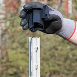 50x VOSS.farming Premium Kopfisolator Für T-Post, T-Pfosten, Schwarz, Sparpack 24 50x VOSS.farming Premium Kopfisolator Für T-Post, T-Pfosten, Schwarz, Sparpack -Optimal Ranchzaun Geschäft 44519 voss farming kopfisolator tpfosten praxisbild 2