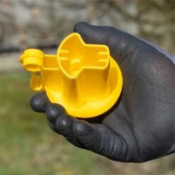 50x VOSS.farming Premium Kopfisolator Für T-Post, T-Pfosten, Gelb, Sparpack 22 50x VOSS.farming Premium Kopfisolator Für T-Post, T-Pfosten, Gelb, Sparpack -Optimal Ranchzaun Geschäft 44849 voss farming kopfisolator gelb tpfosten praxisbild 1