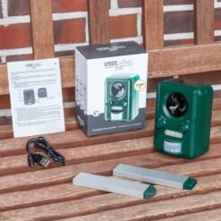 Doppelpack: VOSS.sonic 2000 Ultraschall Abwehr (Solar + Blitzlicht) - Katzenschreck, Hundeabwehr 23 Doppelpack: VOSS.sonic 2000 Ultraschall Abwehr (Solar + Blitzlicht) - Katzenschreck, Hundeabwehr -Optimal Ranchzaun Geschäft 45022 11 voss sonic 2000 set und zubehoer tierabwehr erdspiess und ladekabel mit usb anschluss