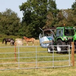 VOSS.farming Rundballenraufe, Heuraufe, Rundraufe Mit 8 Fressplätzen Und Palisadenfressgitter 18 VOSS.farming Rundballenraufe, Heuraufe, Rundraufe Mit 8 Fressplätzen Und Palisadenfressgitter -Optimal Ranchzaun Geschäft 45420 voss farming rundraufe heuraufe fuer pferde rinder einfacher transport