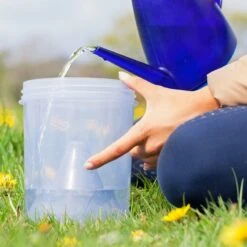 VOSS.farming Auffangbehälter Bremsenfalle, Mit Schraubverschluss, Inkl. Deckel 21 VOSS.farming Auffangbehälter Bremsenfalle, Mit Schraubverschluss, Inkl. Deckel -Optimal Ranchzaun Geschäft 45453 VOSS.farming Bremsenfalle Auffangbehaelter mit Skalierung