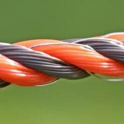 VOSS.farming Weidezaunseil 400 M, 3x0,3 Kupfer + 3x0,3 Niro, Orange/braun 22 VOSS.farming Weidezaunseil 400 M, 3x0,3 Kupfer + 3x0,3 Niro, Orange/braun -Optimal Ranchzaun Geschäft 45584 VOSS.farming Profiline Weidezaunkordel Nahaufnahme braun orange