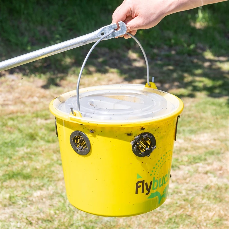 SET: Flybuckets Fliegenfalle + Lockmittel 240g - Fliegenschutz Für Stall & Weide 16 SET: Flybuckets Fliegenfalle + Lockmittel 240g - Fliegenschutz Für Stall & Weide – Bild 14