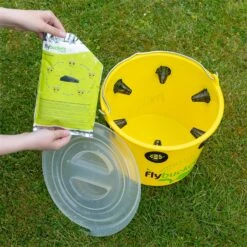 Flybusters Professional Fly Trap, Fliegenschutz Für Pferde, Fliegen Falle Outdoor 24 Flybusters Professional Fly Trap, Fliegenschutz Für Pferde, Fliegen Falle Outdoor -Optimal Ranchzaun Geschäft 500130 flybuckets fliegenfalle leichtes befuellen und entleeren 1
