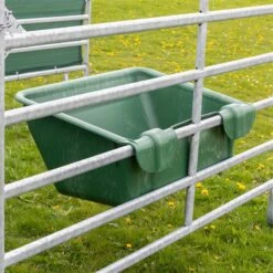 Langtrog Zum Einhängen Für Kühe, Kälber Und Pferde, 180 Liter 18 Langtrog Zum Einhängen Für Kühe, Kälber Und Pferde, 180 Liter -Optimal Ranchzaun Geschäft 503156 xxl langtrog zum einhaengen 6