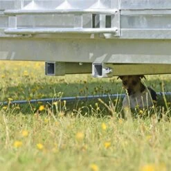 VOSS.farming Pferde-Viereckraufe, Rundballenraufe Mit Dach Und Fressgitter, Höhenverstellbar -Optimal Ranchzaun Geschäft 503903 voss farming viereckraufe mit sicherheitsbuegel und traktoraufnahme 1