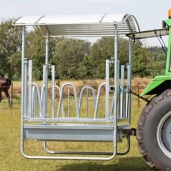 VOSS.farming Viereckraufe, Heuraufe Mit Dach Und Palisadenfressgitter, Höhenverstellbar -Optimal Ranchzaun Geschäft 503904 voss farming viereckraufe rundballen mit traktoraufnahme
