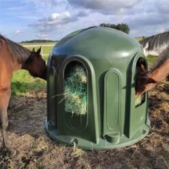 Heuglocke Mit 5 Fressöffnungen Und Integriertem Heunetz, Für Rundballen Bis Ø 150cm -Optimal Ranchzaun Geschäft 503975 heuglocke mit integriertem heunetz mit 5 fressoeffnungen 3