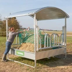 VOSS.farming Futtersparnetz, Heunetz Für Heuraufe - 2,80 X 2,80m, Maschenweite 3 X 3cm -Optimal Ranchzaun Geschäft 504576 heunetz fuer rundballen viereckraufen raufenheunetz 3