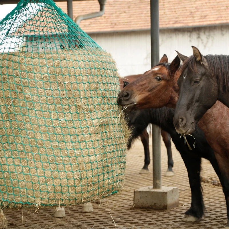 VOSS.farming Rundballen-Heunetz Zum Aufhängen, Rundballennetz - 1,50mx1,80m, Maschenweite 4,5x4,5cm 5 VOSS.farming Rundballen-Heunetz Zum Aufhängen, Rundballennetz - 1,50mx1,80m, Maschenweite 4,5x4,5cm – Bild 3