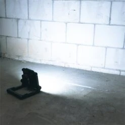 LED Akku-Strahler Mit Adapter - Baustrahler, Multi Akku Arbeitsleuchte, 20W, 2500lm -Optimal Ranchzaun Geschäft 510550 multi akku arbeitsleuchte 20w 2500lm 14