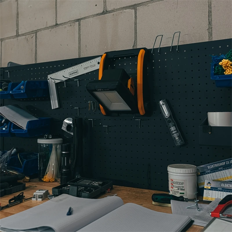 LED-Baustrahler Mit Adapter Für Marken-Akkus - Multi Akku Arbeitsleuchte, 20W, 2900lm 17 LED-Baustrahler Mit Adapter Für Marken-Akkus - Multi Akku Arbeitsleuchte, 20W, 2900lm – Bild 15