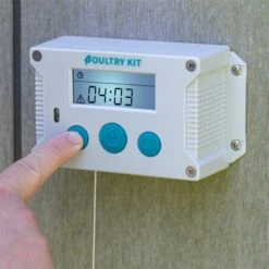 SET VOSS.farming Poultry Kit - Automatische Hühnertür, Verriegelbare Hühnerklappe 250 X 320mm 22 SET VOSS.farming Poultry Kit - Automatische Hühnertür, Verriegelbare Hühnerklappe 250 X 320mm -Optimal Ranchzaun Geschäft 561810 voss farming automatische huehnerklappe huehnerstall 1