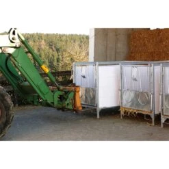 KERBL "Kälberbox Groß" 160x100x106cm 21 KERBL "Kälberbox Groß" 160x100x106cm -Optimal Ranchzaun Geschäft 580135 580140 10 kaelberbox tranpsort mit palettengabeln 1