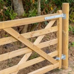 VOSS.farming Montage-Set Für Englisches Holztor, Holz-Weidetor, Koppeltor, Feuerverzinkt 33 VOSS.farming Montage-Set Für Englisches Holztor, Holz-Weidetor, Koppeltor, Feuerverzinkt -Optimal Ranchzaun Geschäft 69770 voss farming montage set holz weidetor