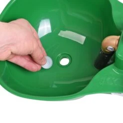 Tränkebecken K75 - Pferdetränke Mit Rohrventil, 1/2-Anschluss, Kunststoff 21 Tränkebecken K75 - Pferdetränke Mit Rohrventil, 1/2-Anschluss, Kunststoff -Optimal Ranchzaun Geschäft 81410 Traenke Kunststoff mit Ablassstopfen zur Reinigung K75