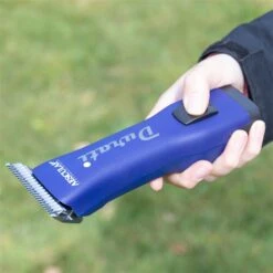 Aesculap "Durati Horse" Akkuschermaschine Für Pferd & Pony 25 Aesculap "Durati Horse" Akkuschermaschine Für Pferd & Pony -Optimal Ranchzaun Geschäft 85617 aesculap durati pferdeschermaschine akku praxisbild 2