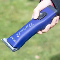 Aesculap "Durati Horse" Akkuschermaschine Für Pferd & Pony 26 Aesculap "Durati Horse" Akkuschermaschine Für Pferd & Pony -Optimal Ranchzaun Geschäft 85617 aesculap durati pferdeschermaschine akku praxisbild 3