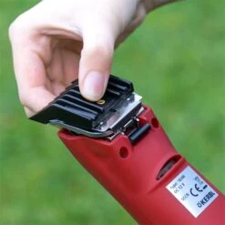 Kerbl Akku-Schermaschine "Profi" Für Detailschur, Inkl. 2 Akkus Und Scherkopf -Optimal Ranchzaun Geschäft 85620 akku schermaschine profi aufsteckkamm verschiedene laengen