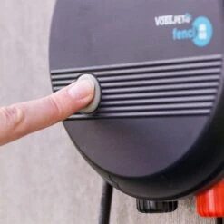 VOSS.pet Fenci M05 - 230V Elektrozaungerät - Hunde-, Katzen- Und Kleintierzaun -Optimal Ranchzaun Geschäft VOSS.PET Fenci 230V Elektrozaun mit praktischen Ein Ausschalter