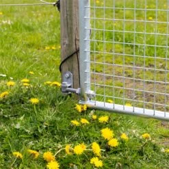 VOSS.farming Weidetor Verstellbar 400 - 500 Cm, Mit Gitter, 110 Cm Hoch, Verzinkt -Optimal Ranchzaun Geschäft voss farming weidezauntor praxisbild 3